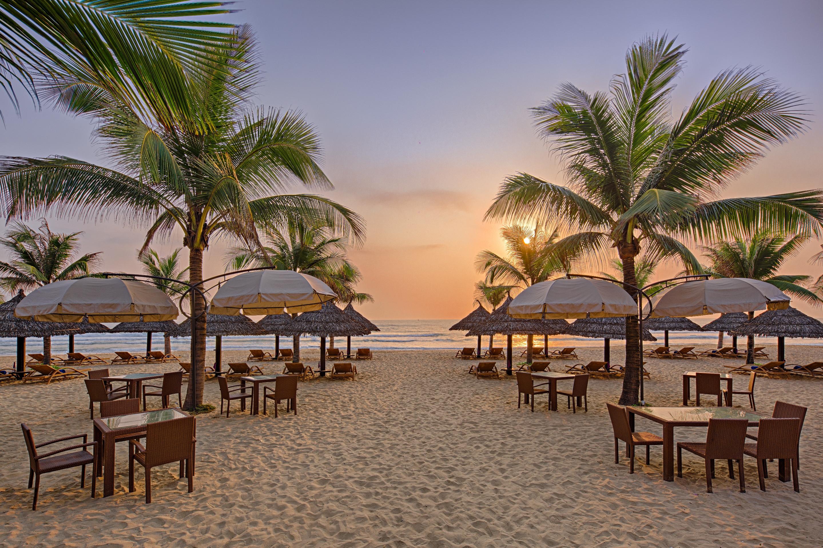 Holiday Beach Hotel Danang Khách sạn 5*