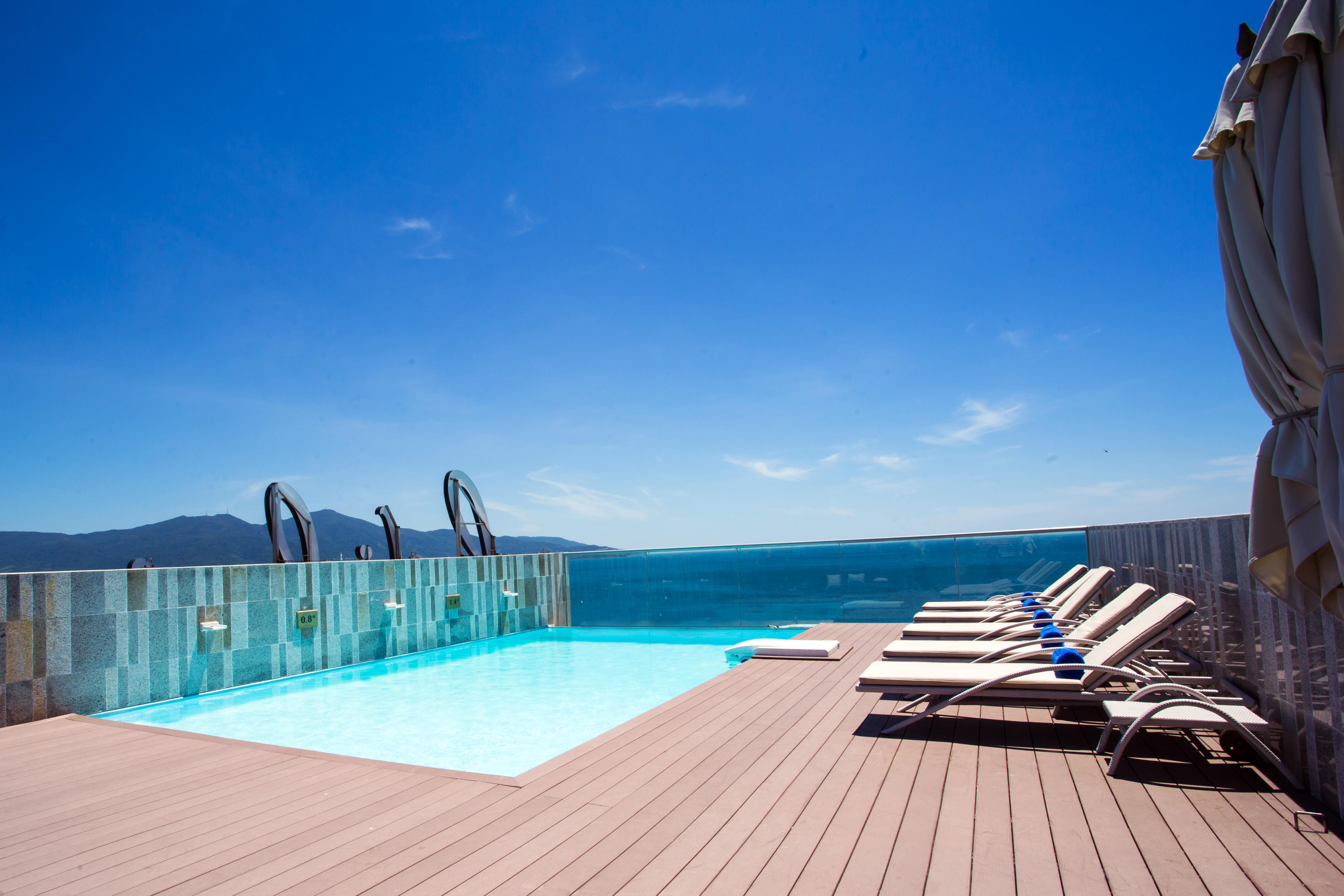 Holiday Beach Hotel Danang Khách sạn Đà Nẵng