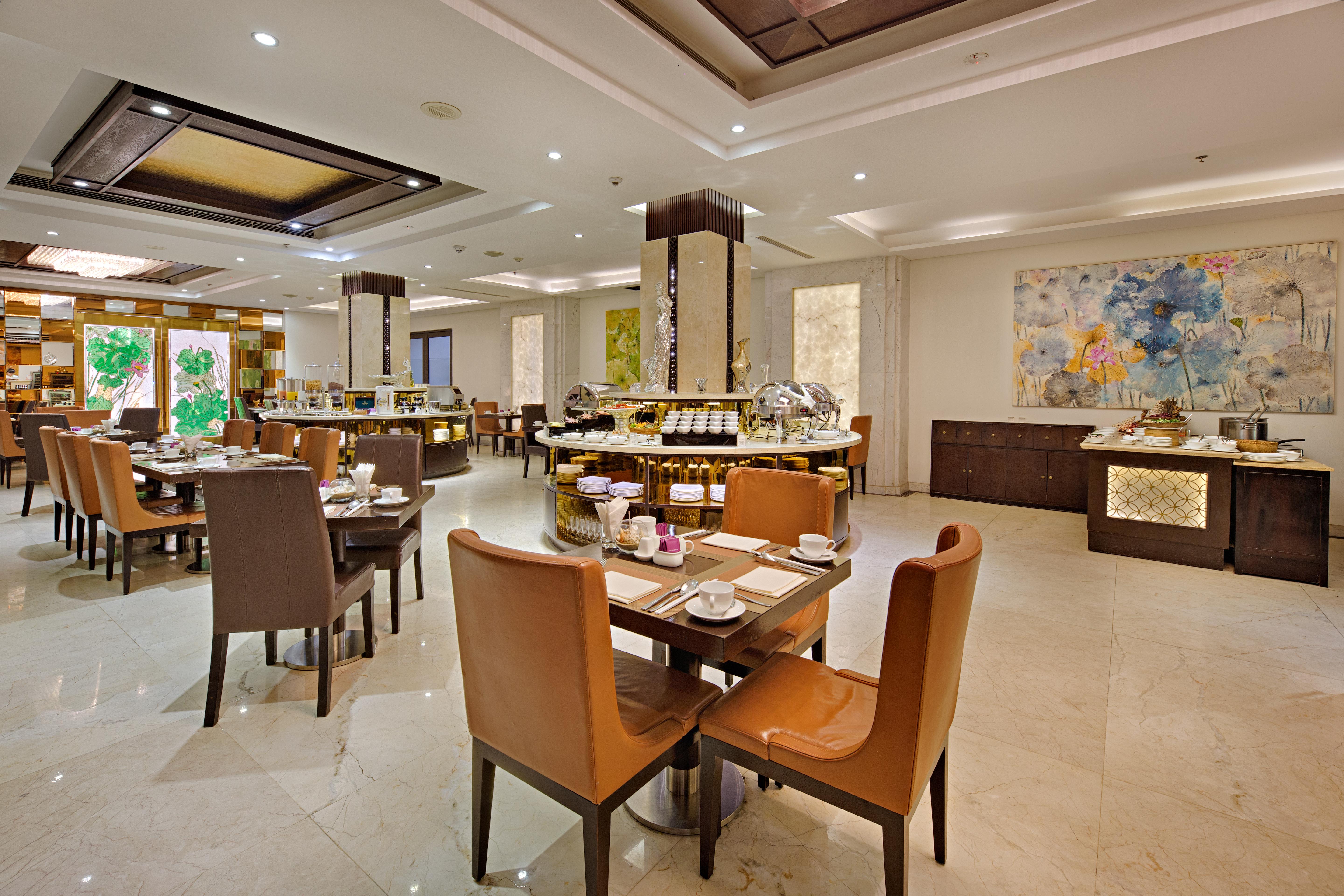 Khách sạn Holiday Beach Hotel Danang