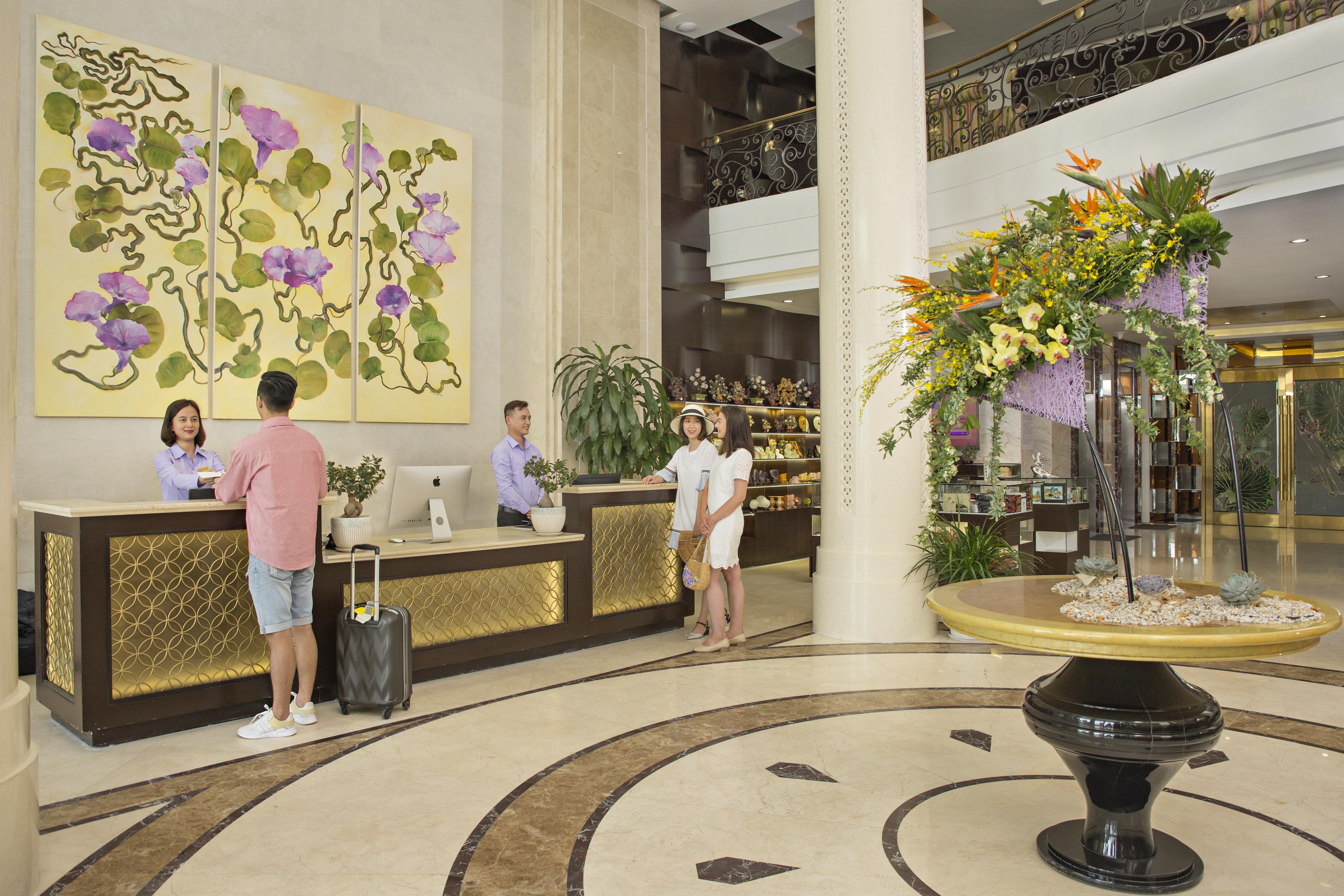 Khách sạn Holiday Beach Hotel Danang