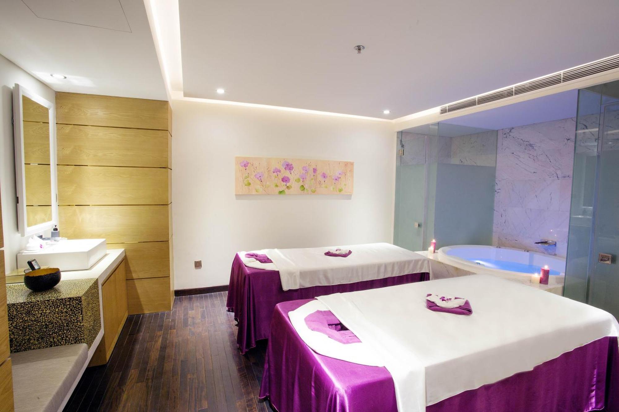 Khách sạn Holiday Beach Hotel Danang