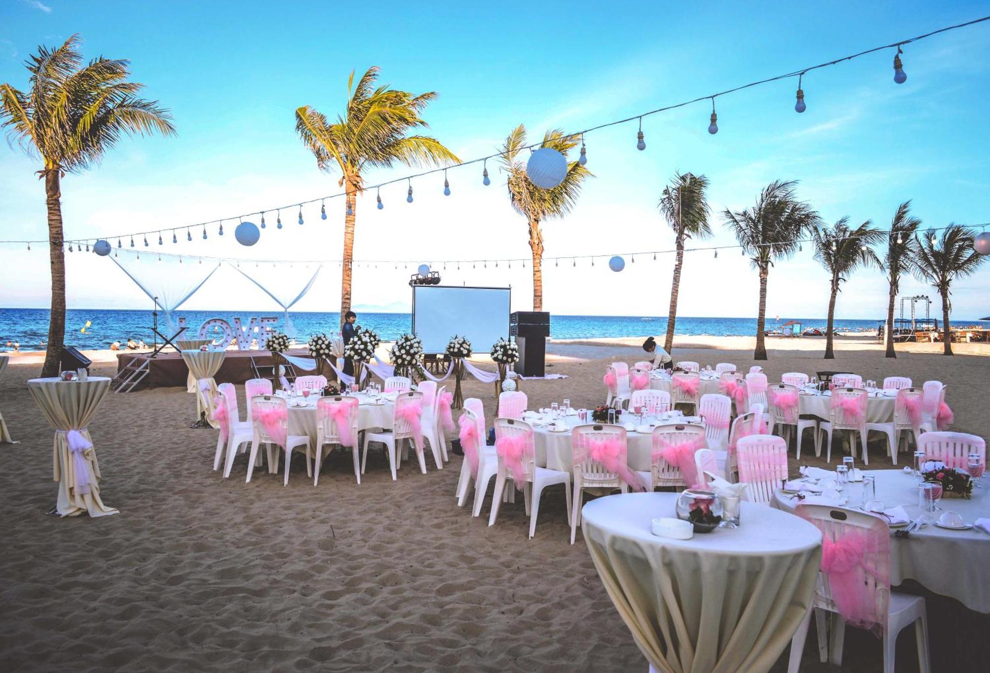 Holiday Beach Hotel Danang Khách sạn Đà Nẵng