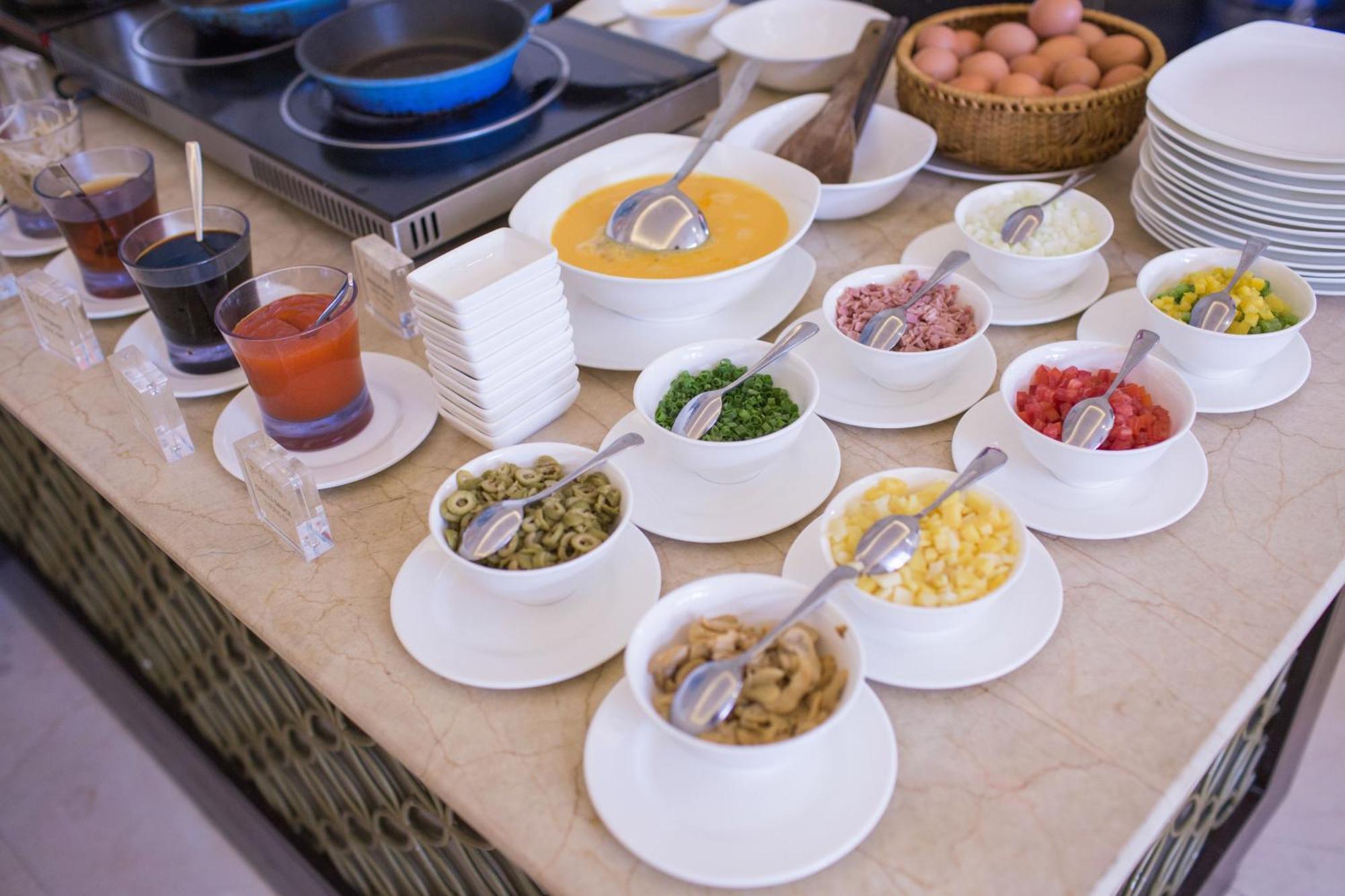 Khách sạn Holiday Beach Hotel Danang 5*