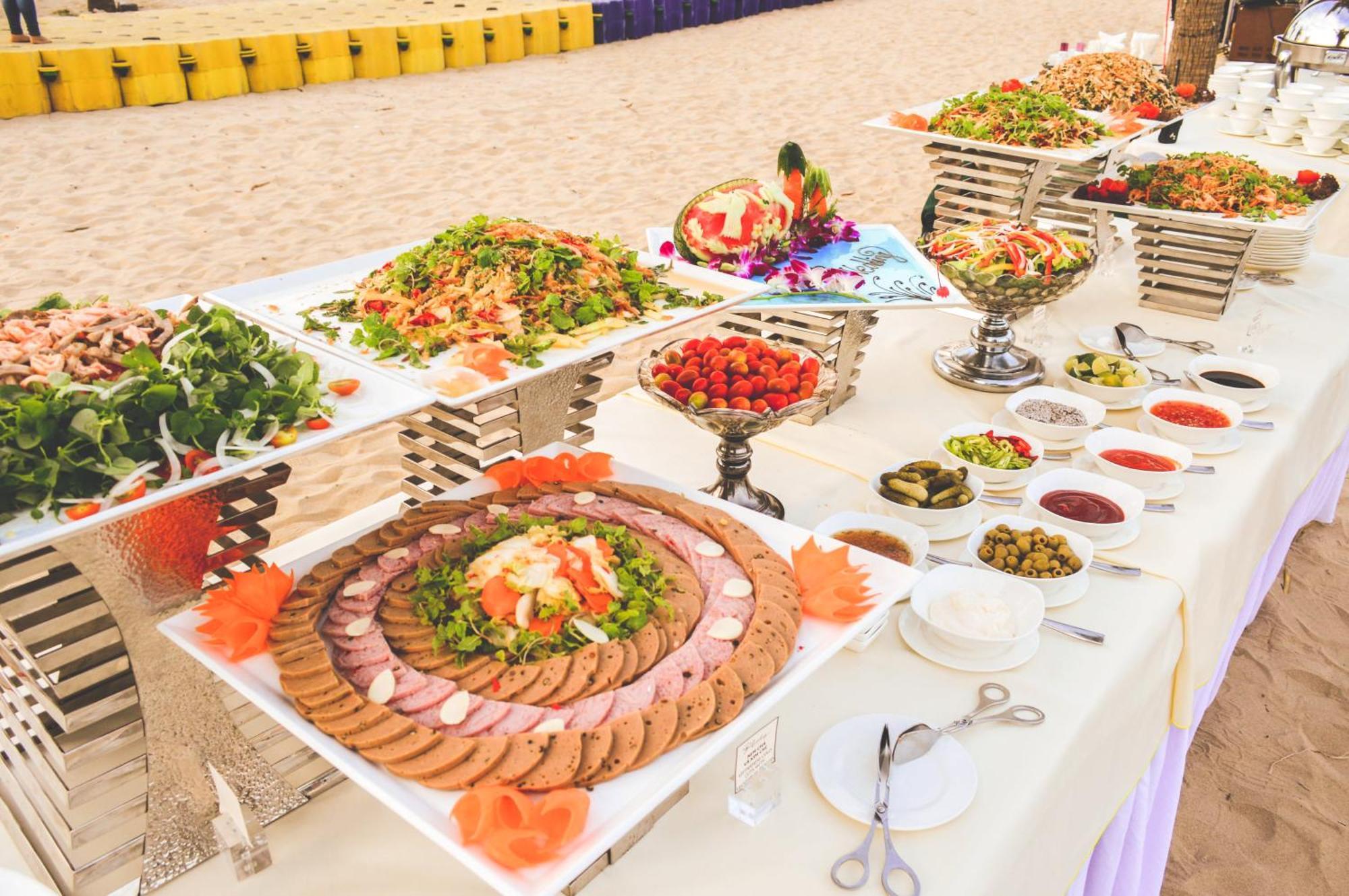 Holiday Beach Hotel Danang 5*