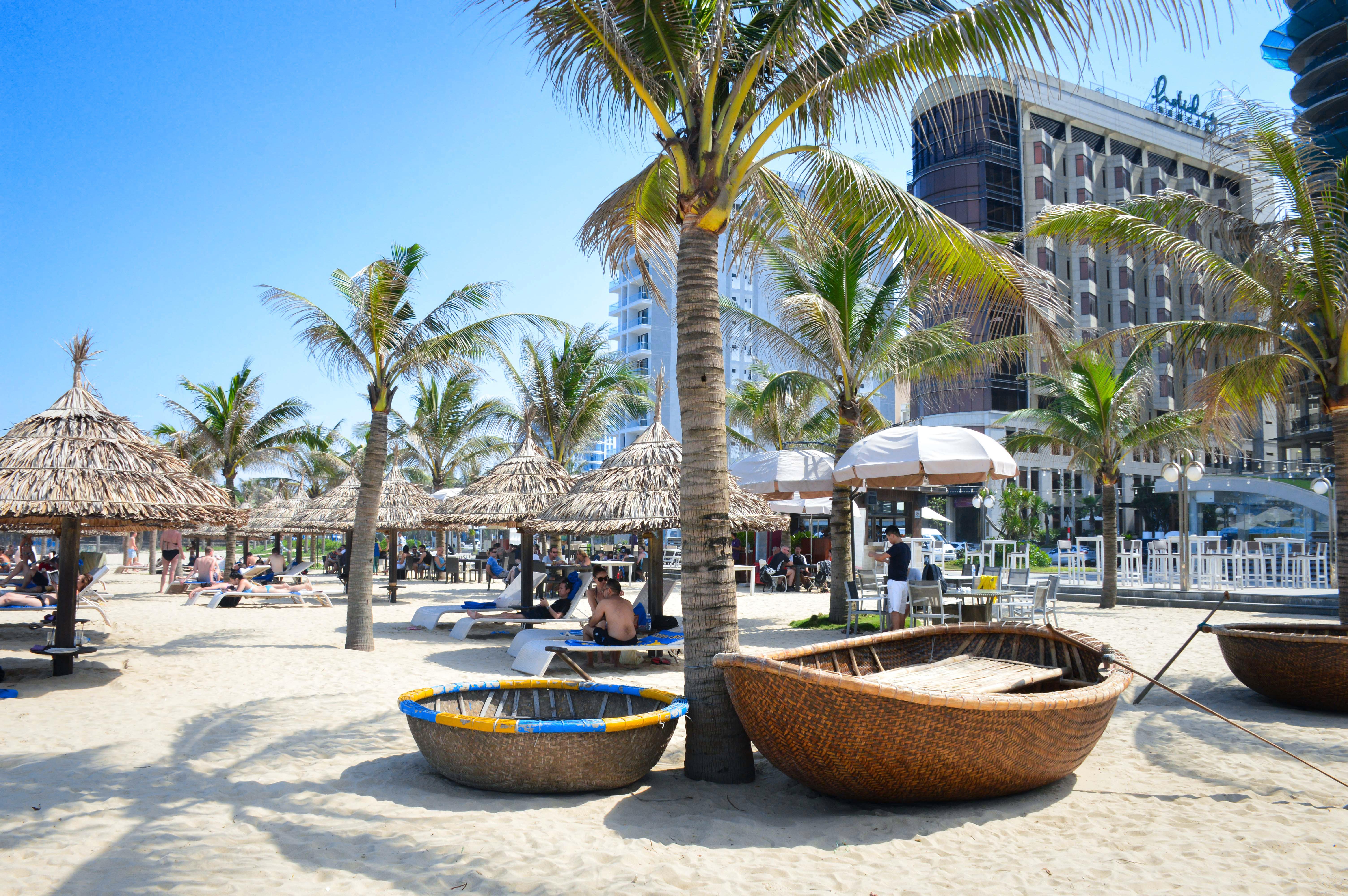 Khách sạn Holiday Beach Hotel Danang 5*