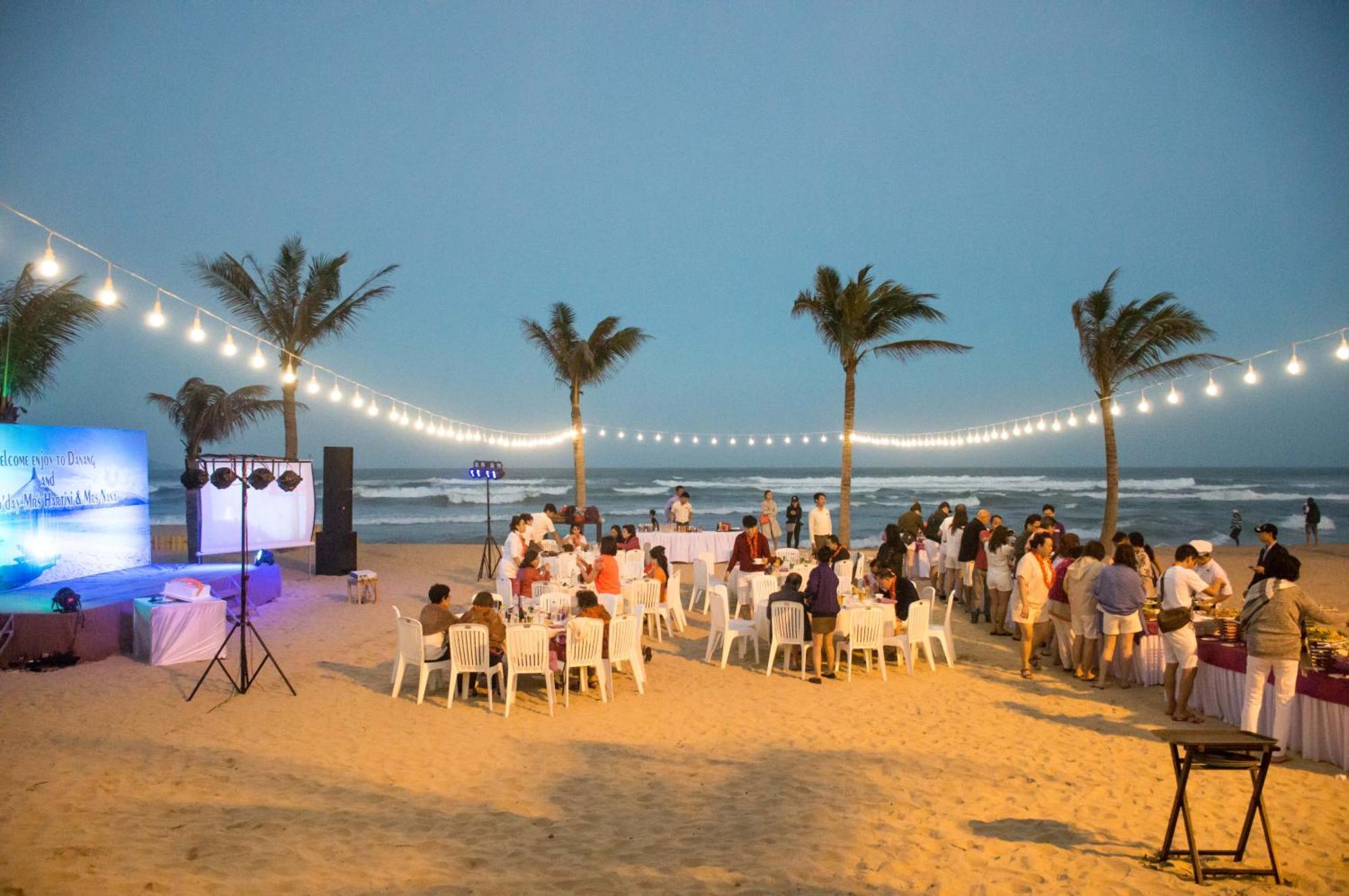 Holiday Beach Hotel Danang 5* Đà Nẵng