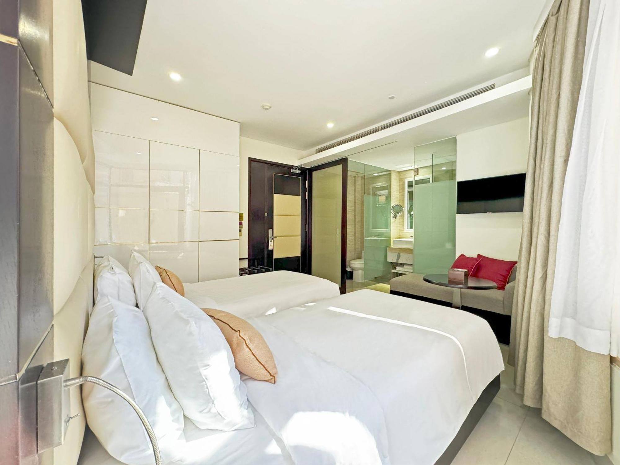 Khách sạn Holiday Beach Hotel Danang