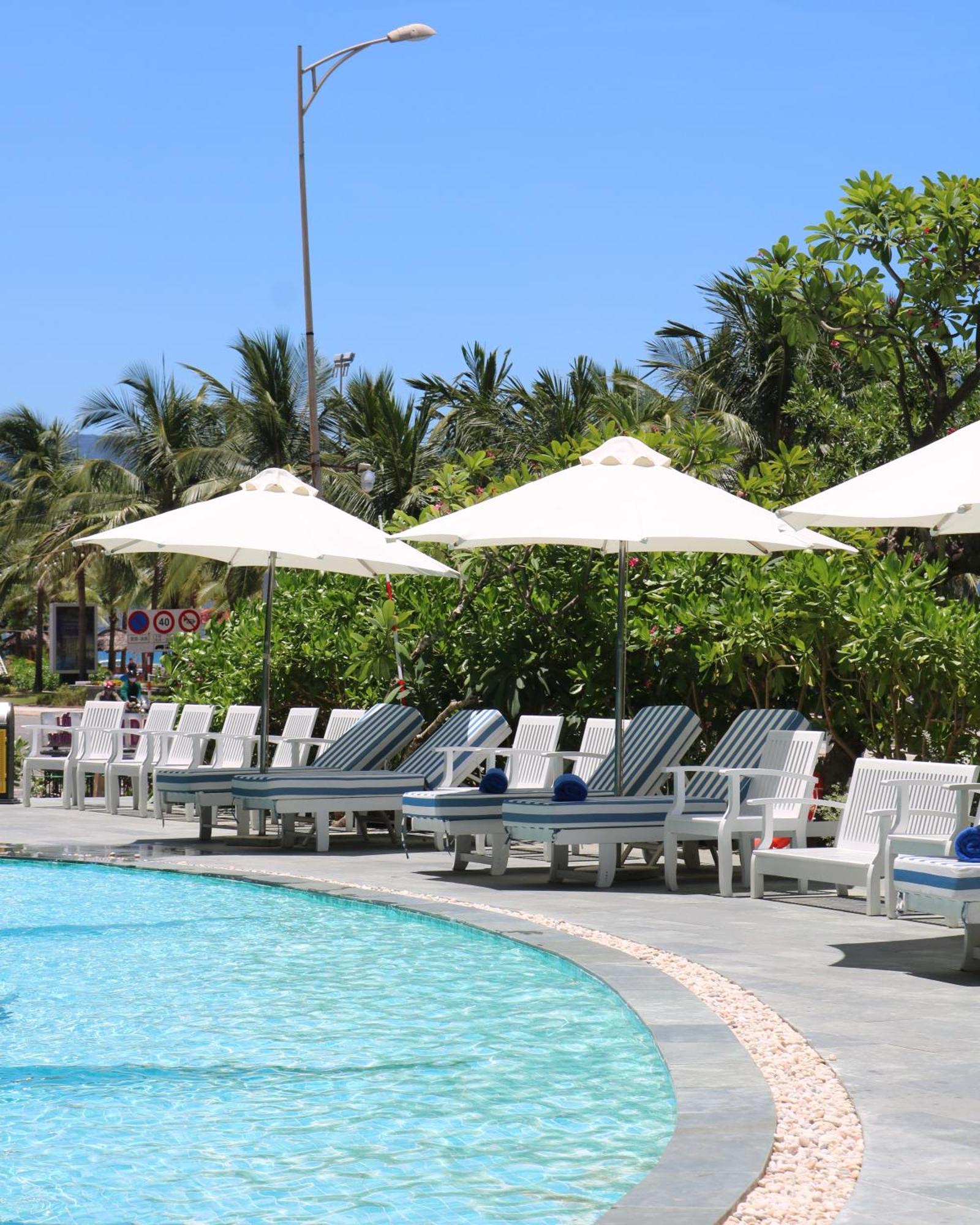 Holiday Beach Hotel Danang 5* Đà Nẵng